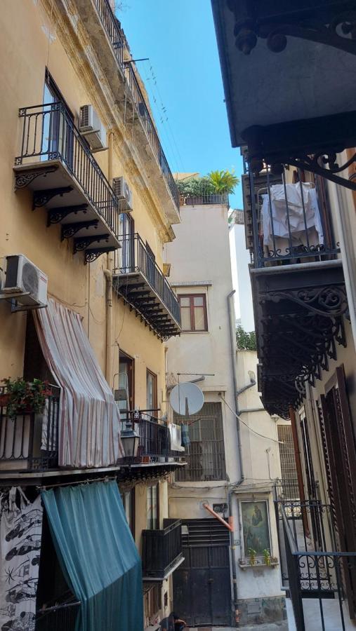 Appartamento In Pieno Centro I Mori E Le Dame Palermo Eksteriør billede